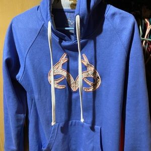 Seeking a like new real tree hoodie sz M